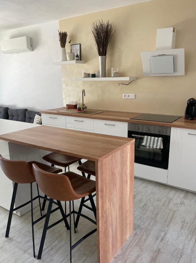 Sunny Apartment On The Lakes セネツ エクステリア 写真